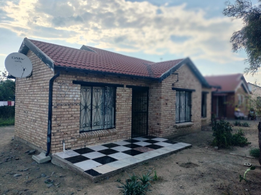 3 Bedroom Property for Sale in Molifi Tau Kloof Free State